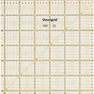 Универсальная линейка-квадрат с сантиметровой шкалой 31,5х31,5 см PRYM 611319